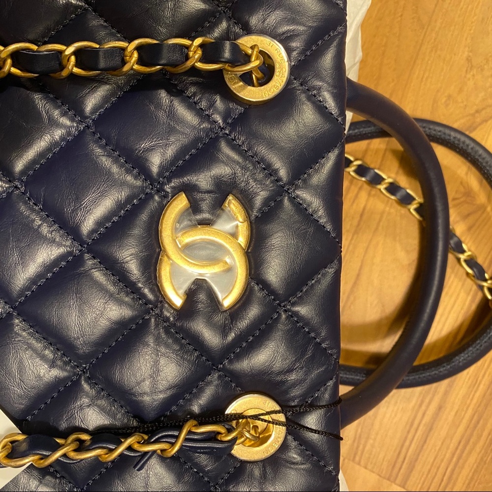 🚫SOLD🚫 BNWT Chanel Large Shopping Tote Navy GHW - Picture 8 of 10